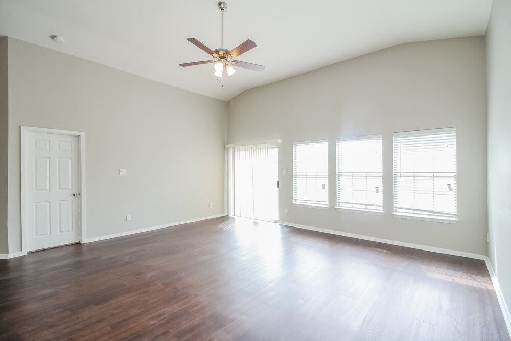 926 Hannah Way - Photo 2 of 15