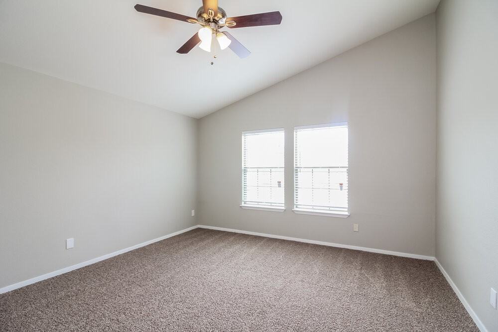 926 Hannah Way - Photo 3 of 15