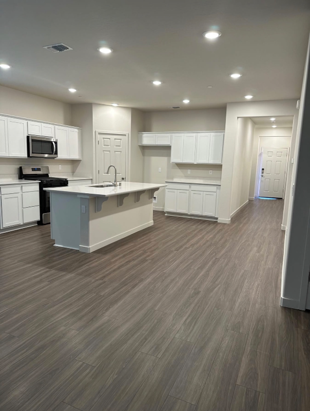 1913 E Evening Glow Ave - Photo 2 of 9