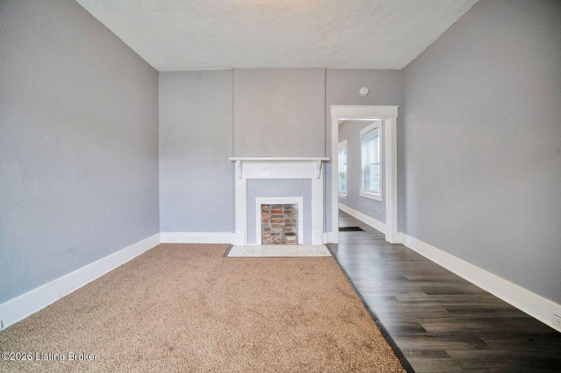 1817 Columbia St - Photo 4 of 13