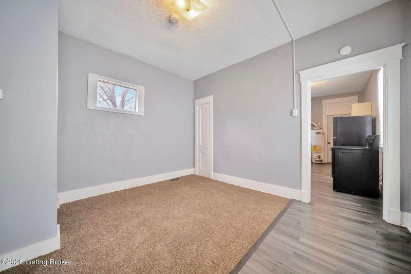 1817 Columbia St - Photo 5 of 13