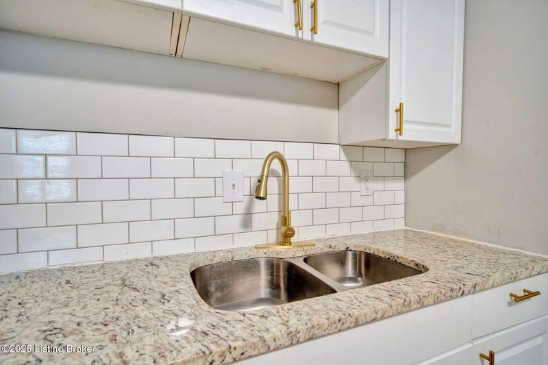 1815 Columbia St - Photo 5 of 16