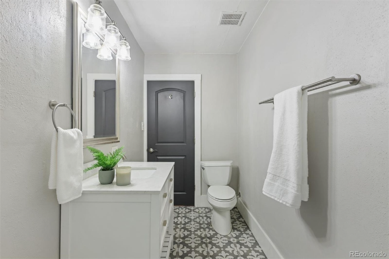 1213 N Prospect St - Photo 2 of 36