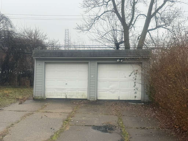 9002 S Highland Ave - Photo 2 of 20