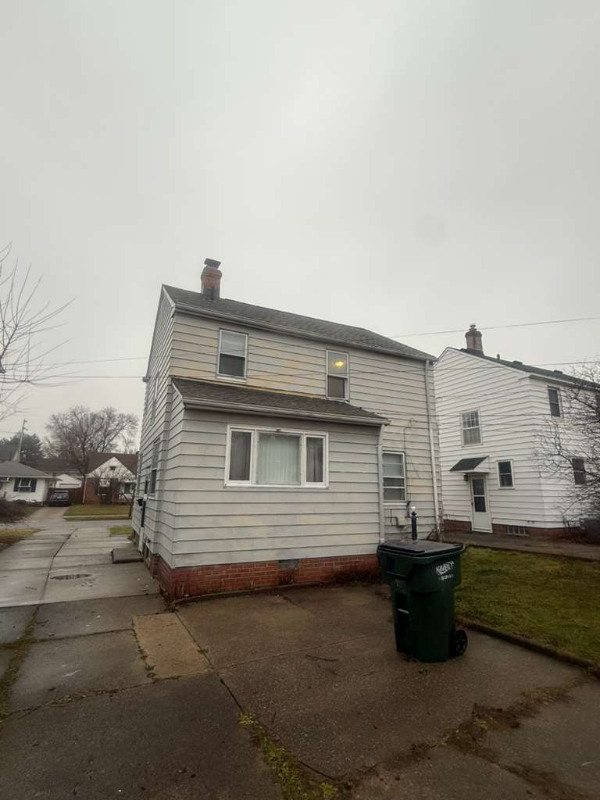 9002 S Highland Ave - Photo 3 of 20