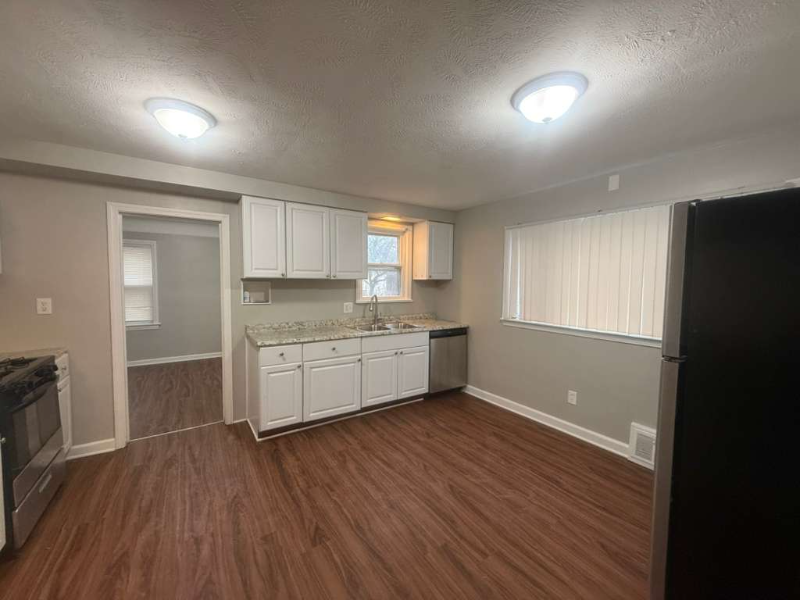 9002 S Highland Ave - Photo 7 of 20