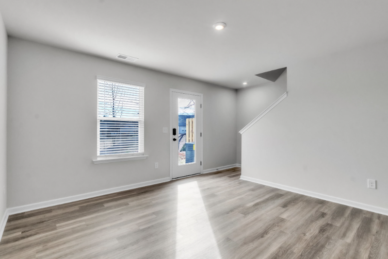 1271 Forestbrook Ln - Photo 2 of 13