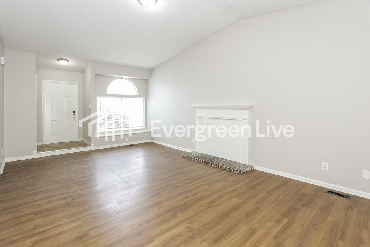 11053 Amburg Ct - Photo 5 of 15