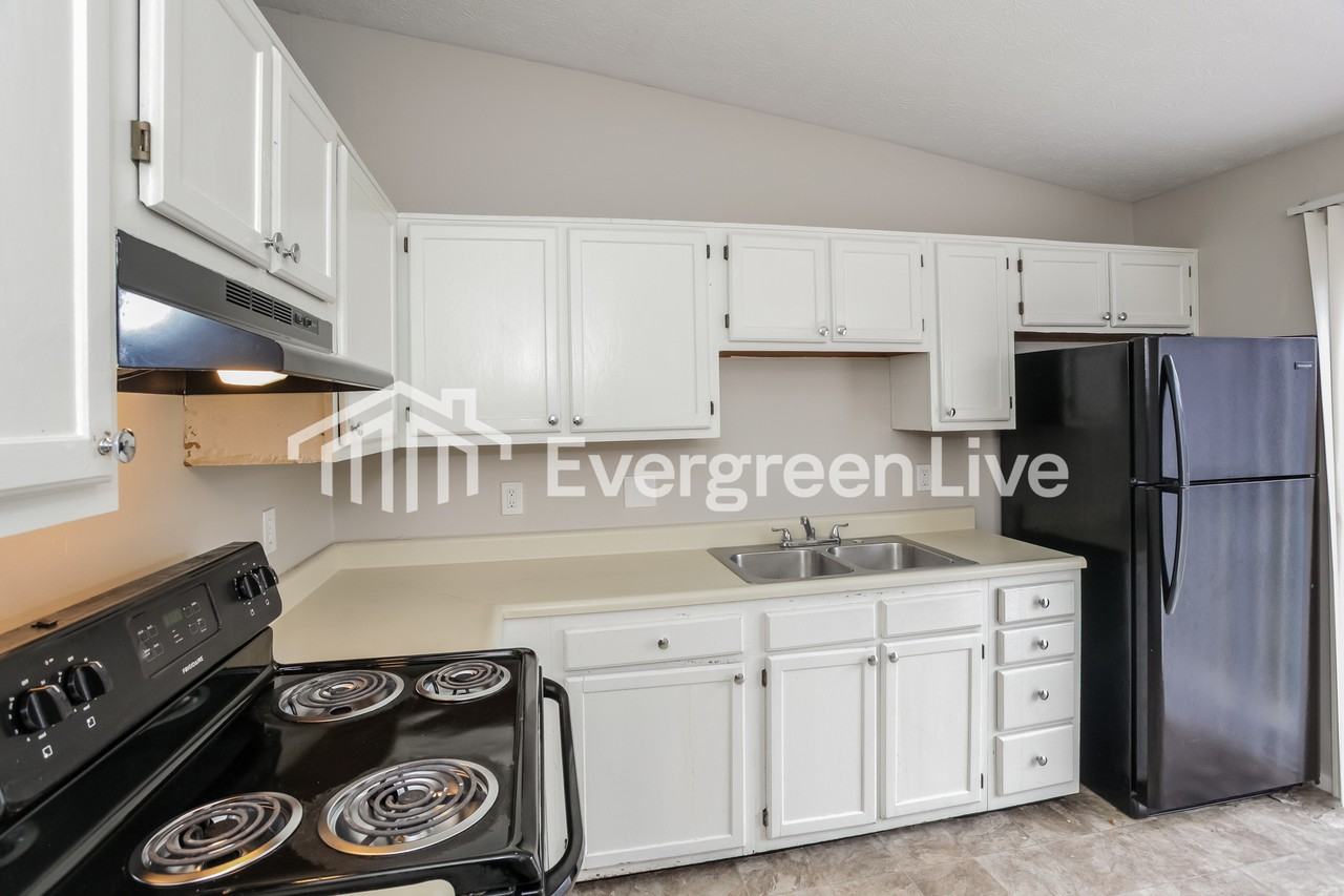 11053 Amburg Ct - Photo 7 of 15