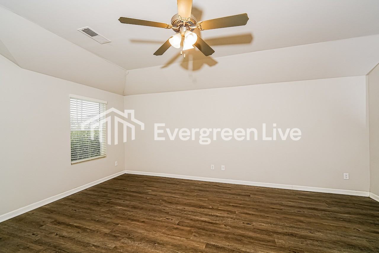 1045 Brookhaven Dr - Photo 5 of 17