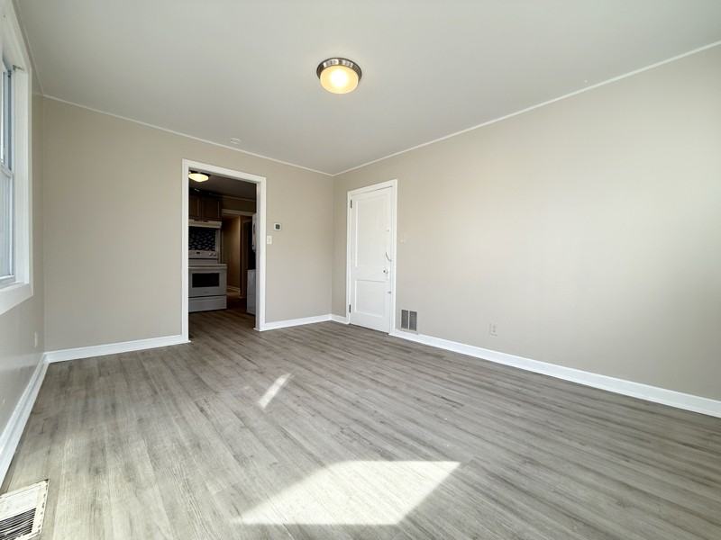 16 Jenkins Ave #B - Photo 3 of 20