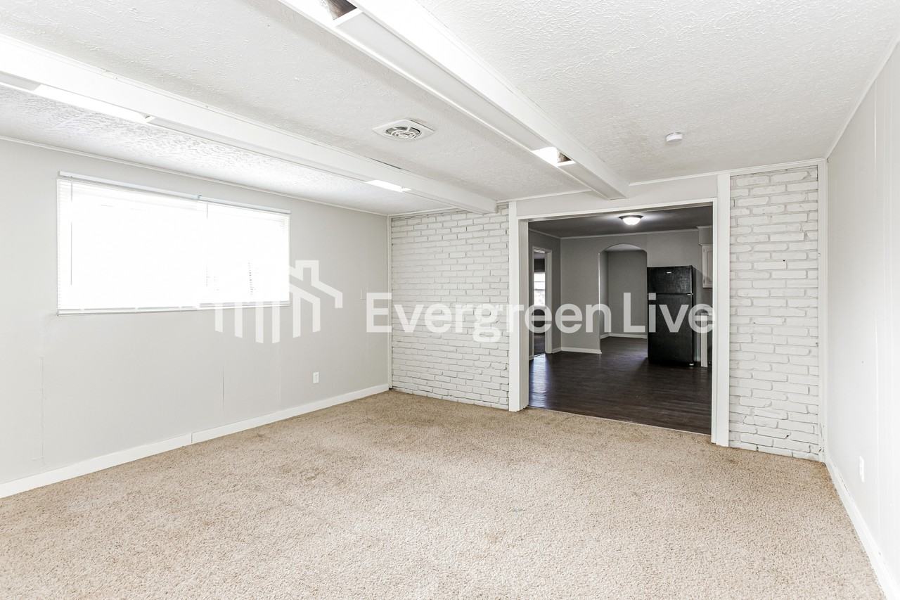 3823 Alsace Pl - Photo 5 of 15