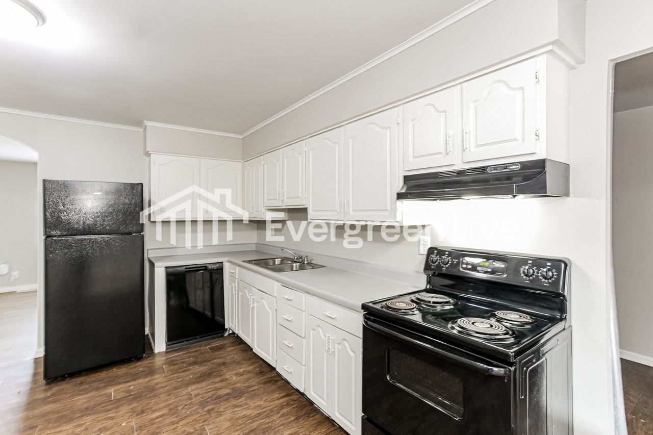 3823 Alsace Pl - Photo 7 of 15