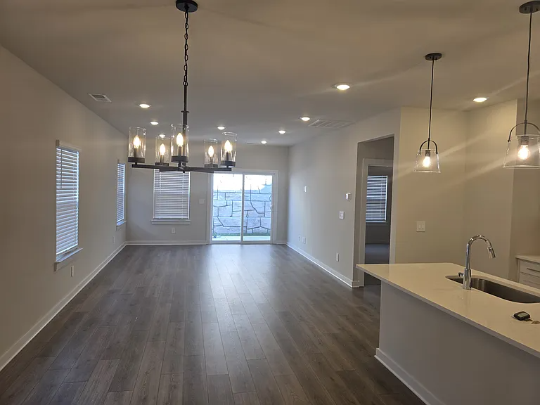 4718 Oak Point Dr - Photo 2 of 4