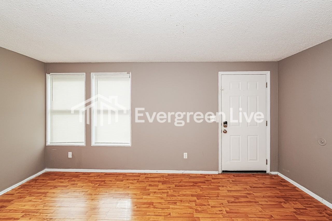 121 Winchester Dr - Photo 3 of 15