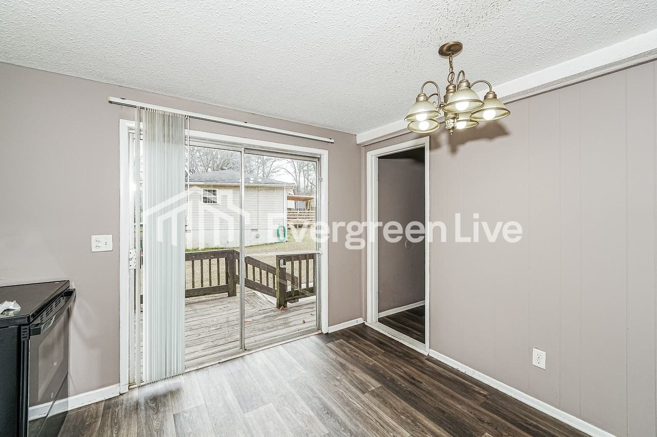 121 Winchester Dr - Photo 5 of 15