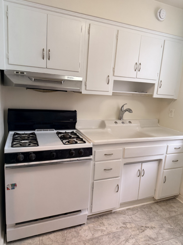 904 E Upsal St #2B - Photo 7 of 11