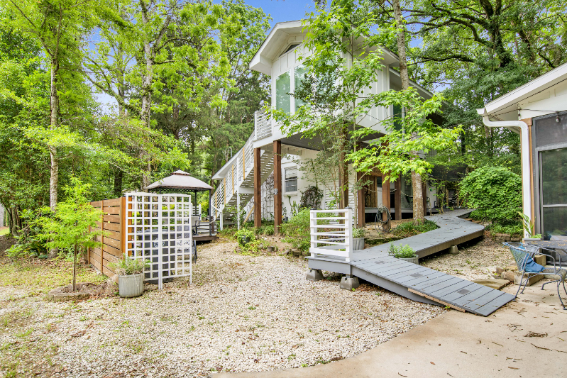 571 Dogwood Ave - Photo 2 of 12