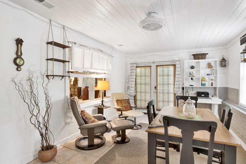 571 Dogwood Ave - Photo 3 of 12