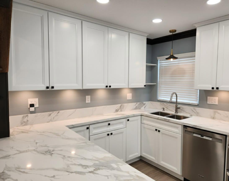 703 42nd St - Photo 3 of 20