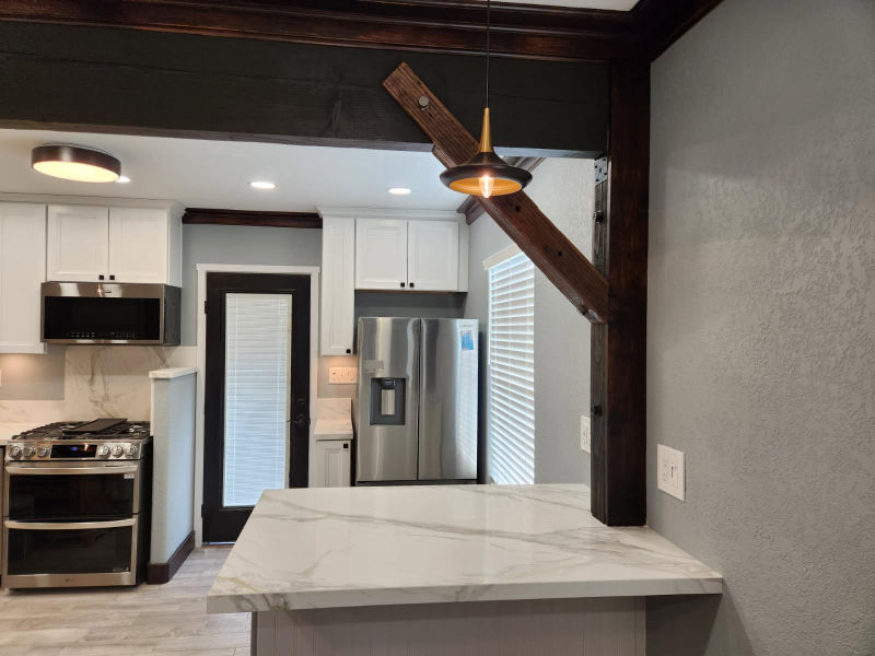 703 42nd St - Photo 5 of 20