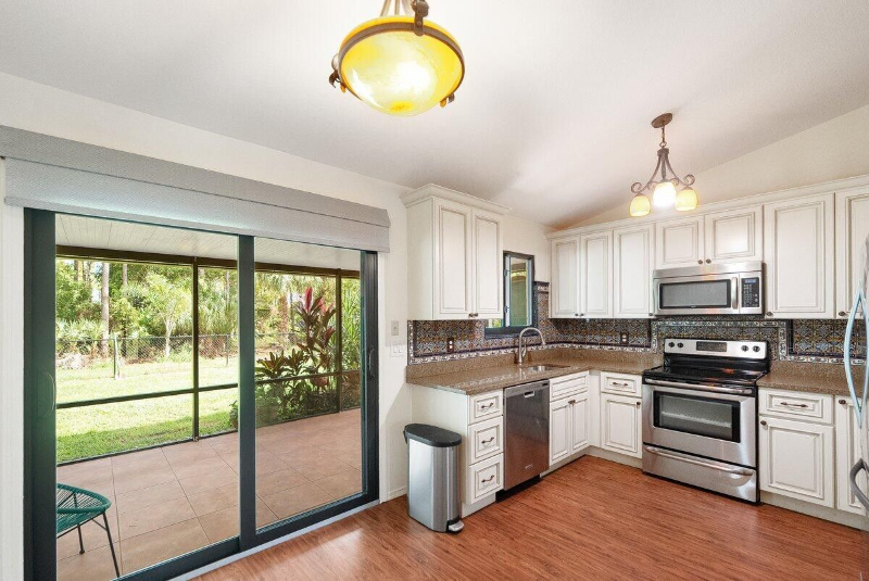 5426 Nw Clark Ave - Photo 6 of 19