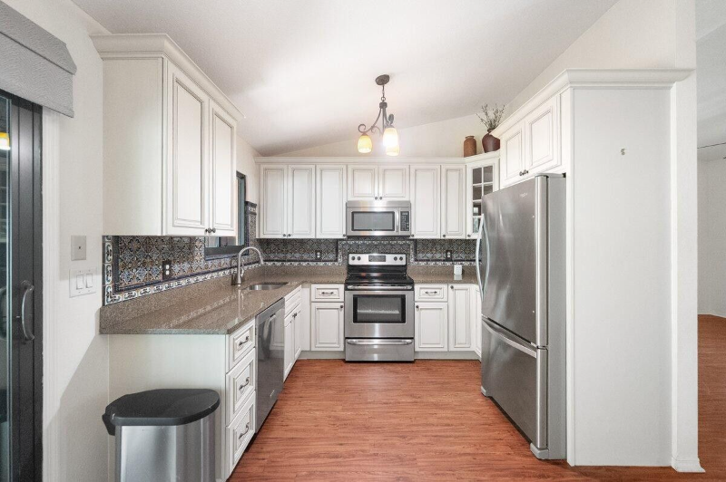 5426 Nw Clark Ave - Photo 7 of 19