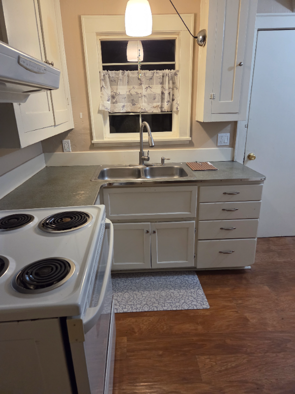 2075 Berry St Se - Photo 2 of 13