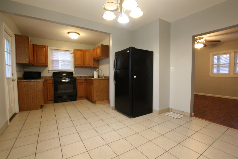 348 1/2 W Pike St - Photo 2 of 9