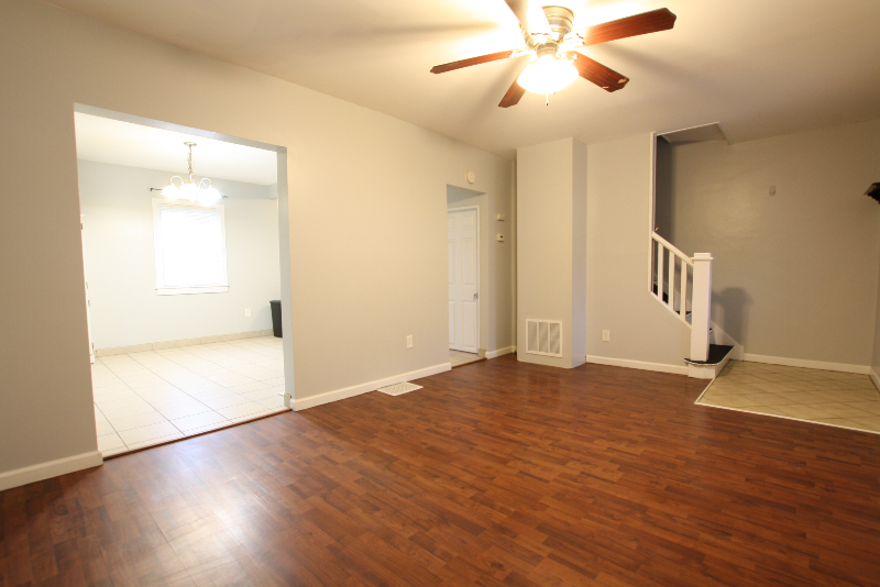 348 1/2 W Pike St - Photo 3 of 9