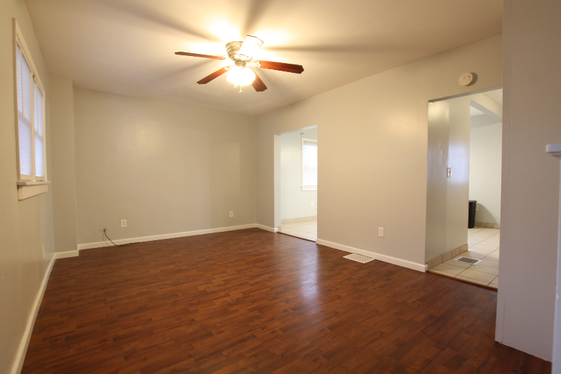 348 1/2 W Pike St - Photo 4 of 9