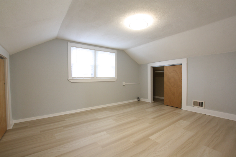 348 1/2 W Pike St - Photo 5 of 9