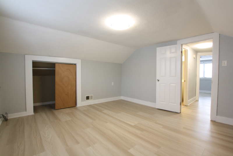 348 1/2 W Pike St - Photo 6 of 9