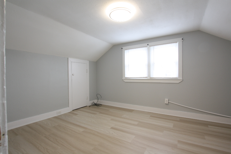 348 1/2 W Pike St - Photo 7 of 9