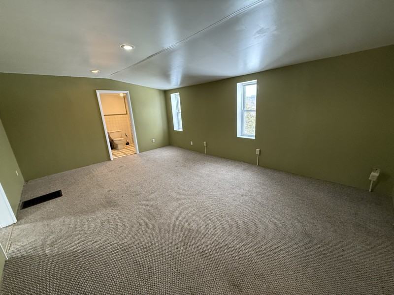 823 Sr - Photo 3 of 10