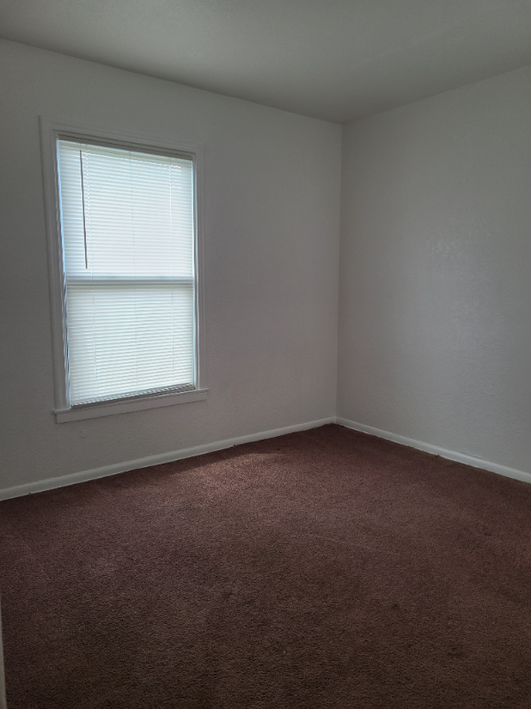 641 Robinson St #3 - Photo 5 of 8