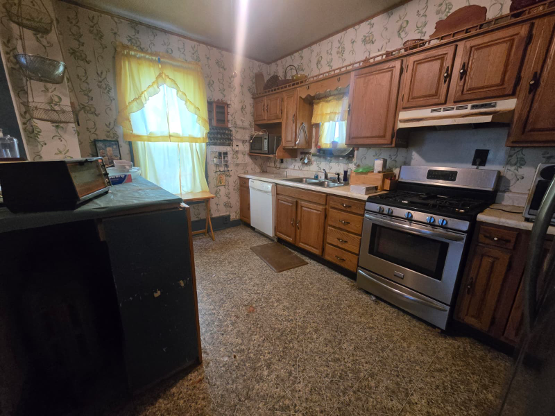 314 Center St - Photo 2 of 10