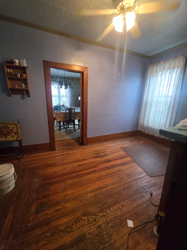 314 Center St - Photo 3 of 10