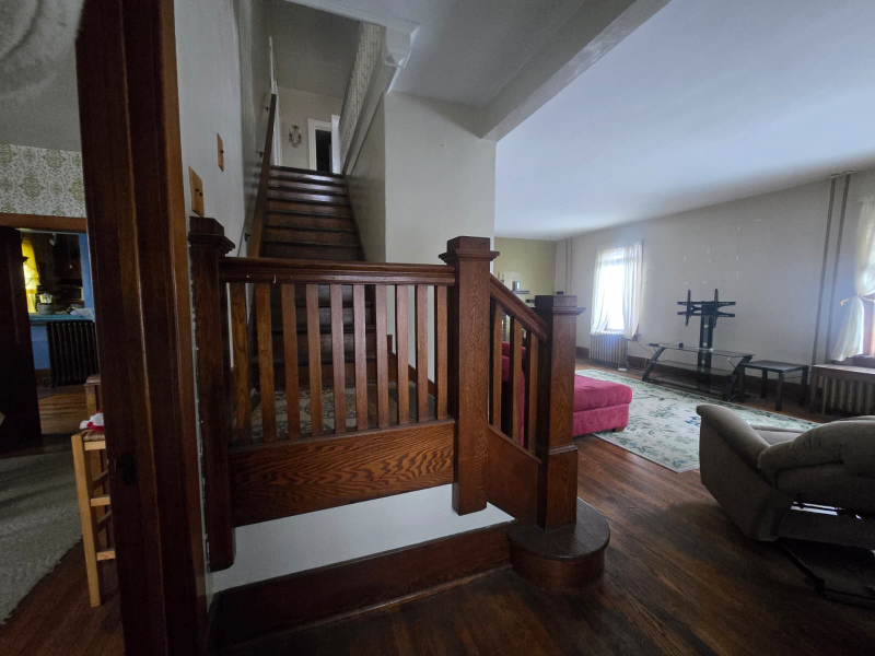 314 Center St - Photo 7 of 10