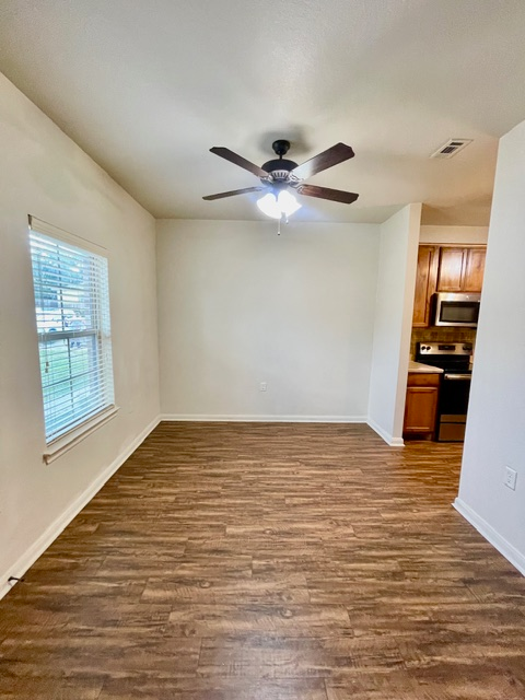 2001 Kirby Lee St - Photo 2 of 11