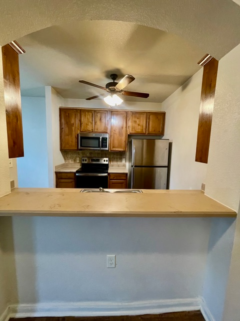 2001 Kirby Lee St - Photo 4 of 11