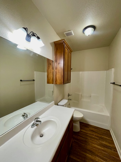 2001 Kirby Lee St - Photo 5 of 11