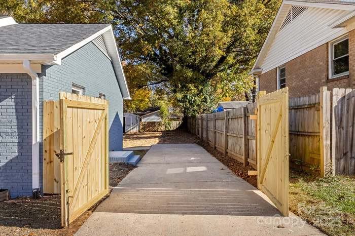 5116 Carriage Drive Cir - Photo 5 of 20