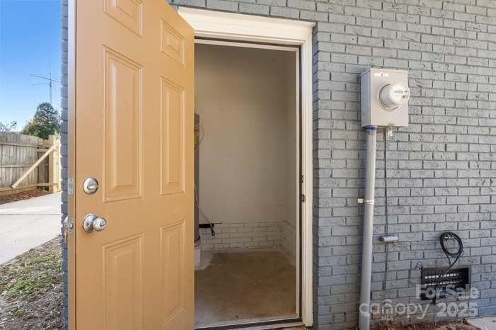 5116 Carriage Drive Cir - Photo 6 of 20