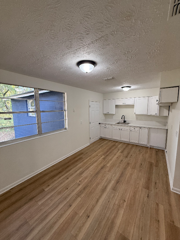 1675 Winthrop St - Photo 4 of 16