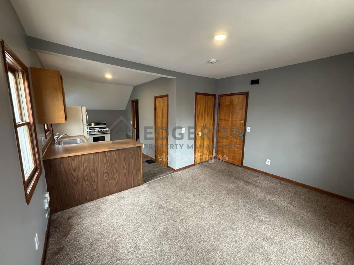 1354 Wealthy St Se #C - Photo 2 of 7