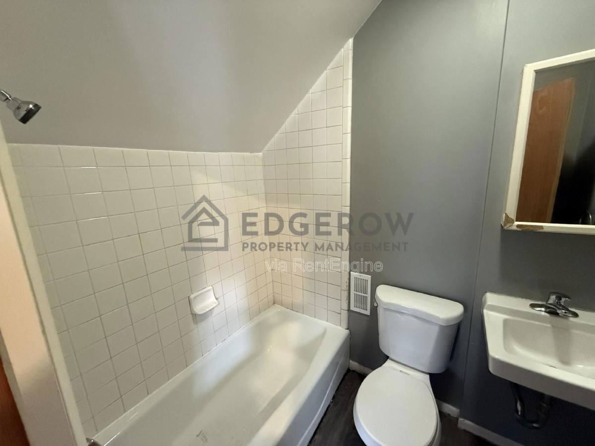 1354 Wealthy St Se #C - Photo 4 of 7