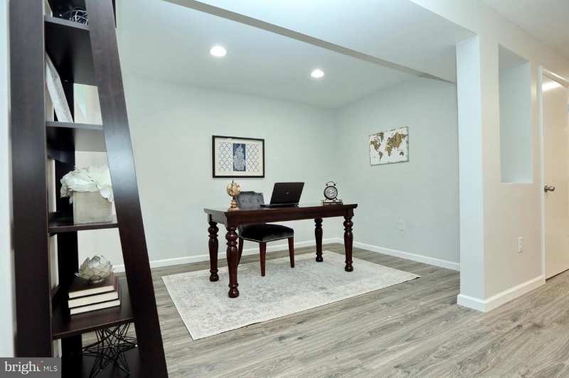 2609 Dakota St - Photo 2 of 19