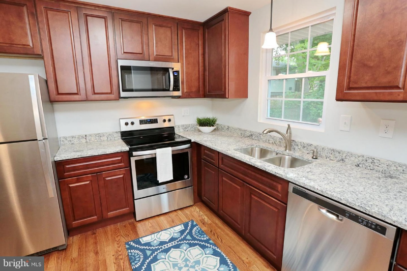 2609 Dakota St - Photo 4 of 19