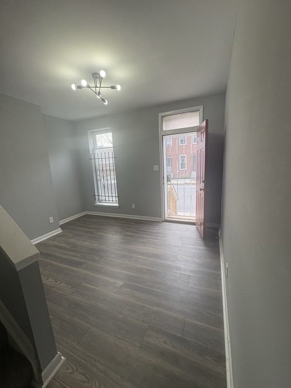 1520 Argyle Ave - Photo 3 of 17